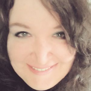 Meet your Posher, Stefanie